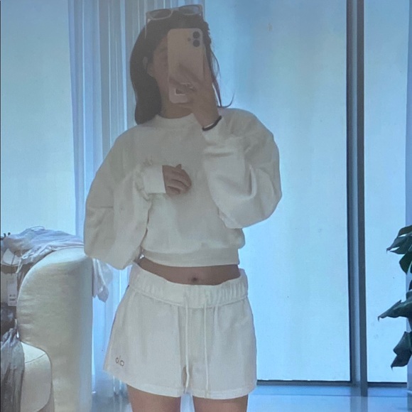 ALO Yoga White Pink Athletic Shorts and Sweatshirt Set - Picture 5 of 6